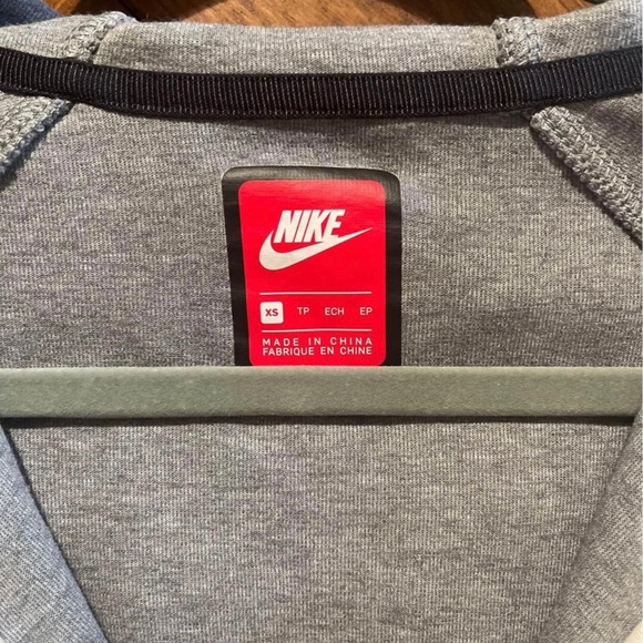 Nike Sweater - Picture 3 of 3